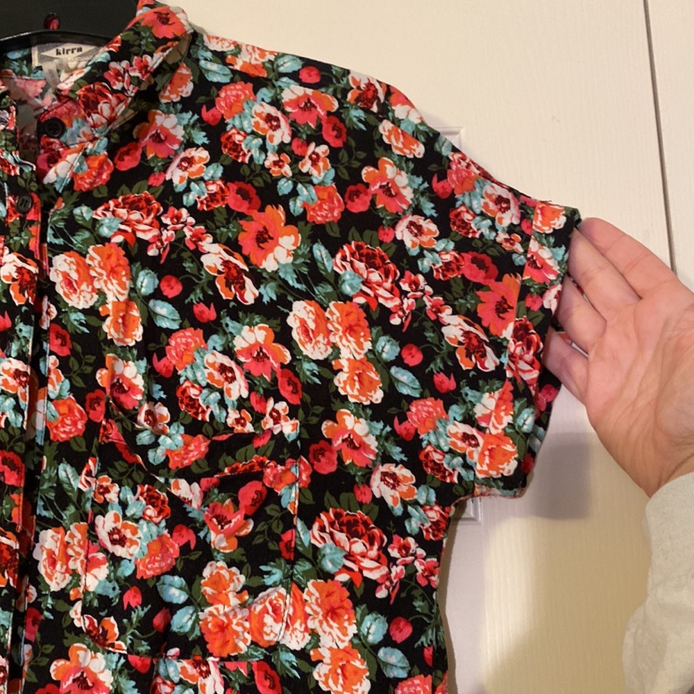 Floral button down - Picture 2 of 4